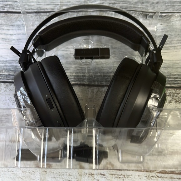 Razor Nari Essential Wireless Gaming Headset / Microphone not Included - Picture 8 of 9